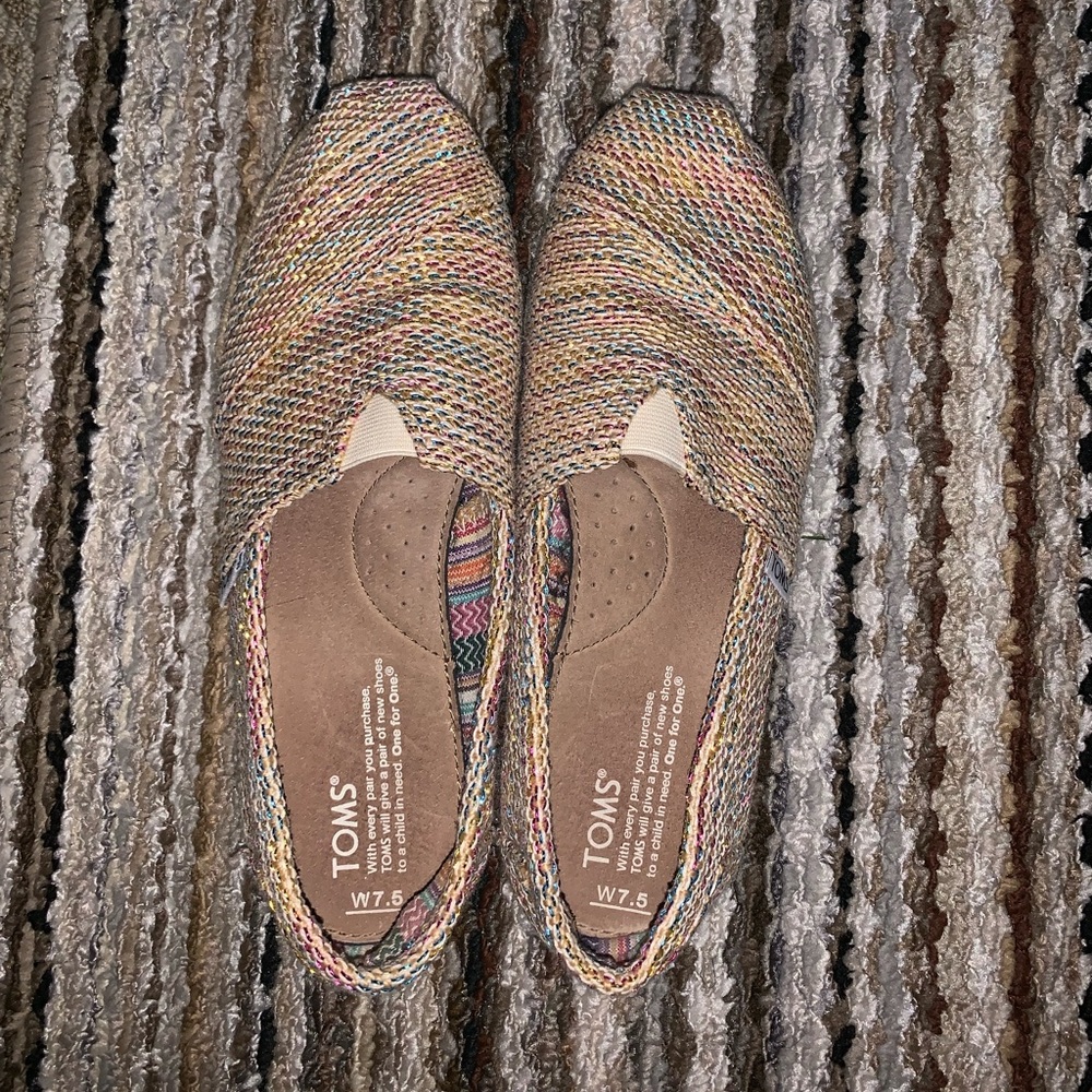 Women’s multicolored Toms size 7.5